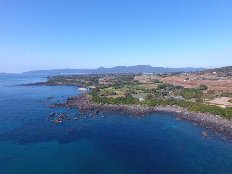 鎧瀬溶岩海岸遠景